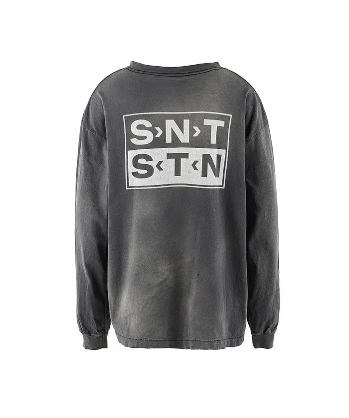 SAINT Mxxxxxx S>N>T LS TEE/BLACK Autumn and winter new style S>N>T slogan crack printed long TEE, washed black S-XL Asut ready-made garments dyed, the whole piece sprayed with horse-hair spray, and then sprayed again to fade the color. The collar and cuffs are frayed. Many hangings are worn NEW VINTAGE. Heavy craftsmanship.
